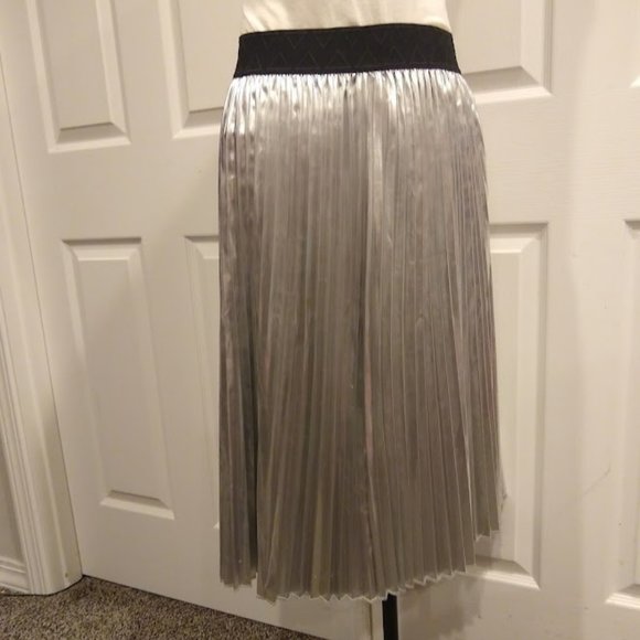 LuLaRoe Metallic Pleated Skirt size Small - Picture 1 of 5